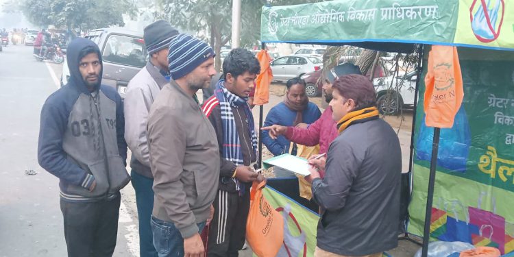 ग्रेनो प्राधिकरण द्वारा साप्ताहिक बाजार डेल्टा 1 में चलाया गया सिंगल यूज़ प्लास्टिक के खिलाफ अभियान।