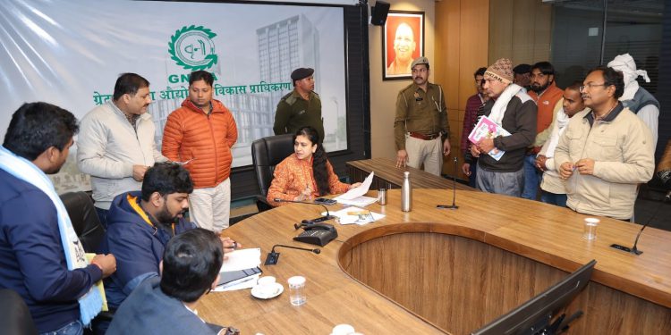 ठंड से बचने के लिए अलाव जलाने व शिकायतों का जल्द निस्तारण करने के दिए निर्देश