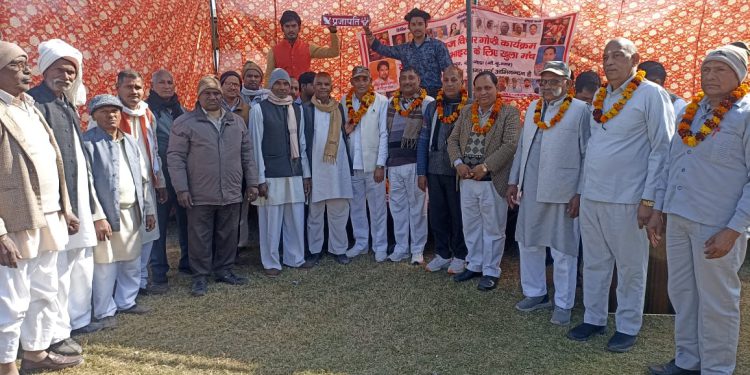 राष्ट्रीय प्रजापति महासभा ने रोजा जलालपुर में की विचार गोष्ठी, संगठन को मिले चंदे पर हुई चर्चा