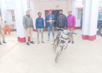 सेक्टरों से चोरी करने वाले तीन चोरो को पुलिस ने किया गिरफ्तार, लाखो का सामान बरामद