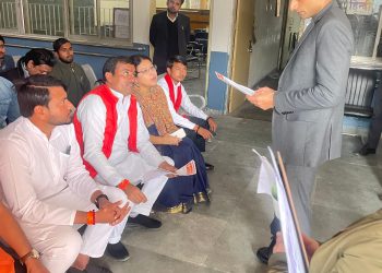 पठान फिल्म के प्रदर्शन पर रोक लगाने को मांग को लेकर जिलाधिकारी को सौंपा ज्ञापन