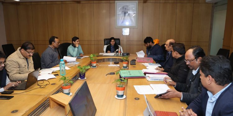 किसानों को लीज प्लान जारी करने में देरी पर सीईओ ने अधिकारियों को लगाई कड़ी फटकार