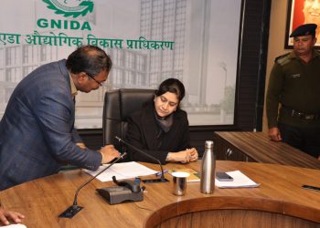 ग्रेटर नोएडा की सड़कों को गड्ढा मुक्त बनाने के लिए चलेगा अभियान, रिहायशी सेक्टरों में पेड़ी की होगी छटाई