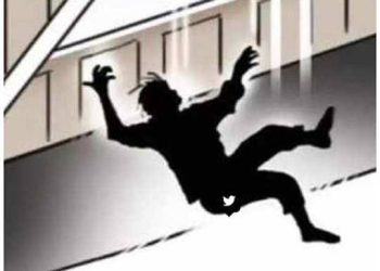 निर्माणाधीन इमारत की अस्थायी लिफ्ट को हटाने के दौरान हादसा, एक की मौत