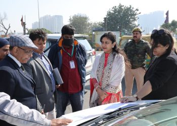 ग्रेटर नोएडा व ग्रेनो वेस्ट का औचक निरीक्षण करने सड़कों पर घूमीं – सीईओ