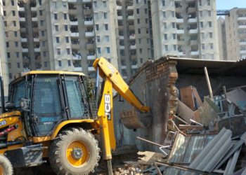 बिसरख में चला ग्रेनो प्राधिकरण का बुल्डोजर, 50 करोड़ रुपये की जमीन कराई अतिक्रमण मुक्त