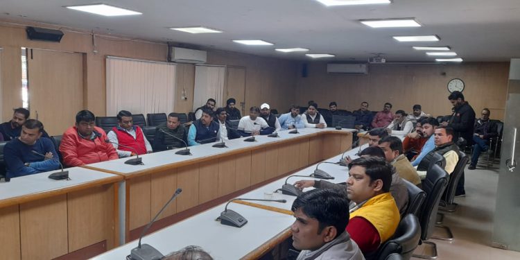 नई आबकारी नीति को लेकर अधिकारियों ने लाइसेंस धारकों के साथ की बैठक, ये हुए बदलाव…