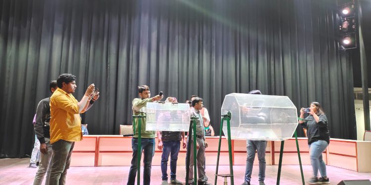 ग्रेटर नोएडा। वेडिंग जोन में 98 पथ विक्रेताओं को ड्रा के जरिए मिला रोजी-रोटी का ठिकाना