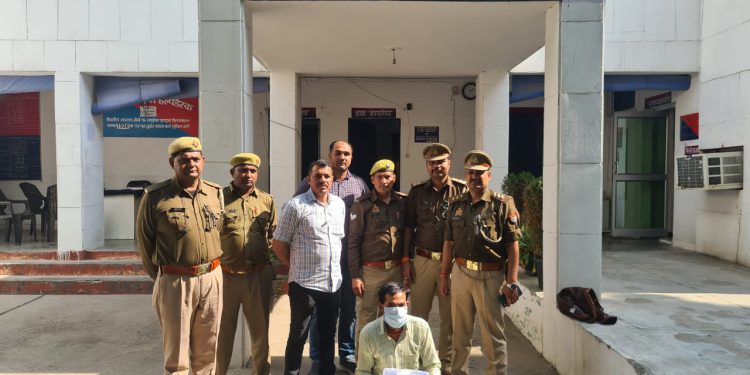 अपहरण कर फिरौती मांगने वाले दस हजार के इनामी बदमाश को पुलिस ने किया गिरफ्तार