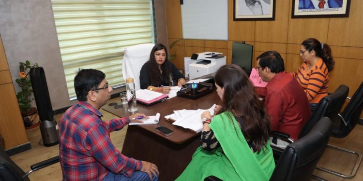 ग्रेनो प्राधिकरण की एसीईओ ने की उद्योग व लॉ विभाग के कार्यों की समीक्षा