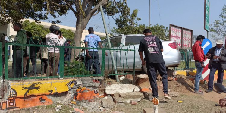 पोस्ट ग्रेजुएशन की पढ़ाई कर रहे छात्र की कार एक्सीडेंट में हुई मौत