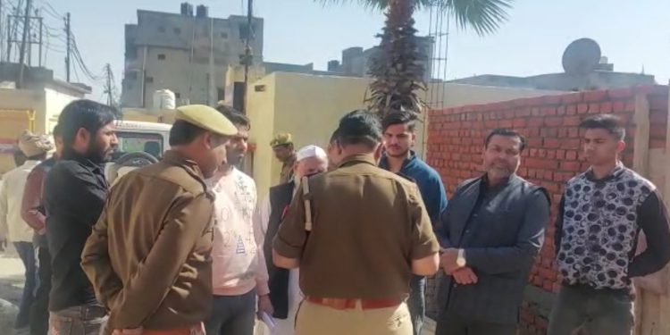 दादरी में आरोपियों ने पंचायत कर पीड़ित परिवार को तुगलकी फरमान सुनते हुए किया हुक्का पानी बंद, पीड़ित ने पुलिस से लगाई गुहार