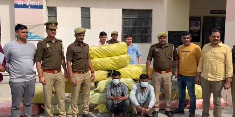 एक करोड़ 20 लाख रुपये के अवैध गाँजे के साथ दो शातिर तस्करों को पुलिस ने किया गिरफ्तार।