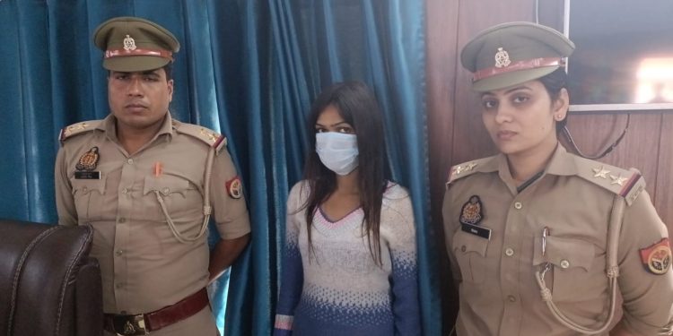 व्यापारी के घर से 13 लाख की ज्वैलरी सहित नगदी की चोरी करने वाली मेड को पुलिस ने किया गिरफ्तार, समान बरामद