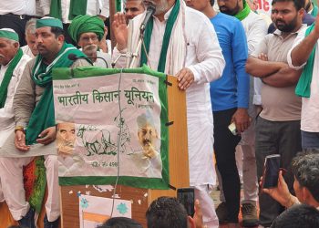 नोएडा एयरपोर्ट से प्रभावित किसानों की महापंचायत में बोले राकेश टिकैत,  मांगे पूरी नही हुई तो होगा आंदोलन