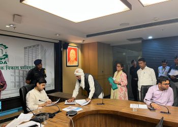 रिहायशी सेक्टरों में सफाई अभियान चलाने के निर्देश, जन सुनवाई में शिकायतों का किया निस्तारण