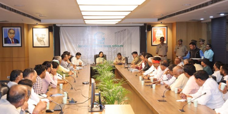 किसानों की आबादी के प्रकरण जल्द होंगे निस्तारित, किसानों के साथ बैठक में सीईओ ने दिया आश्वासन