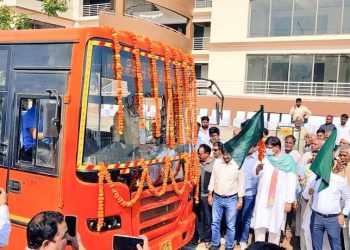 जेवर विधानसभा में यमुना सारथी बस सेवा प्राधिकरण ने की शुरू, दैनिक यात्रियों स्टूडेंट और नौकरी पैसे लोगों को मिलेगा लाभ।