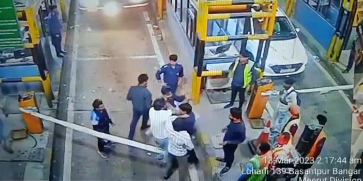 लुहारली टोल प्लाजा पर दबंगों ने जमकर मारपीट घटना सीसीटीवी में कैद, देखे वीडियो
