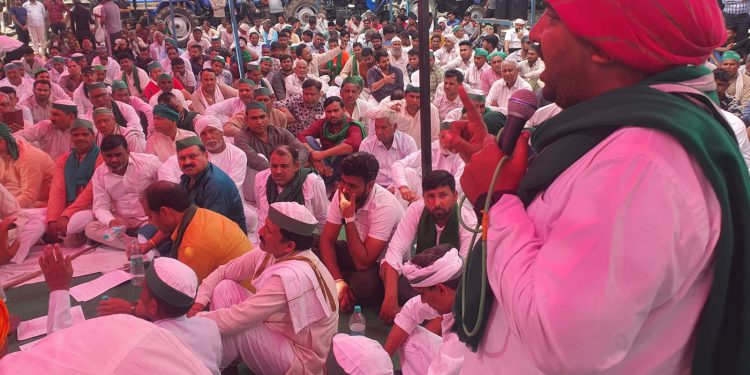 भाकियू टिकैत का एआरटीओ पर एनजीटी के नियमों व भ्रष्टाचार को लेकर की महापंचायत