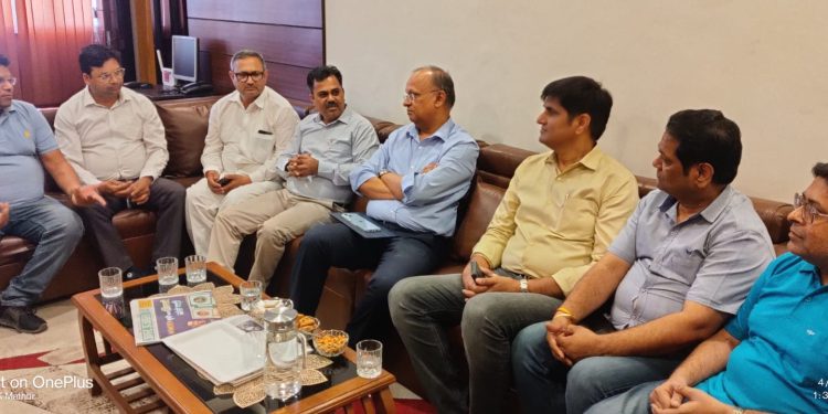 पूर्व जिलाधिकारी बीएन सिंह ने ग्रेनो वेस्ट में सामाजिक कल्याण व पर्यावरण की चर्चा