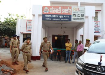 पुलिस कमिश्नर ने दनकौर थाने का किया औचक निरीक्षण
