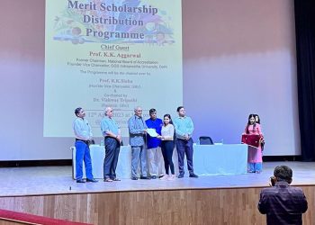 गौतम बुद्ध विश्वविद्यालय ने 78 मेधावी छात्रों को छात्रवृत्ति से किया सम्मानित