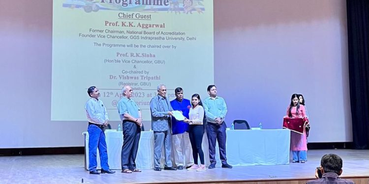 गौतम बुद्ध विश्वविद्यालय ने 78 मेधावी छात्रों को छात्रवृत्ति से किया सम्मानित