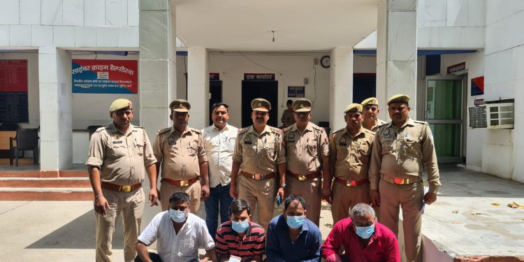 अंतरराज्यीय गैंग का पर्दाफाश करते हुए पुलिस ने चार शातिर चोरों को किया गिरफ्तार