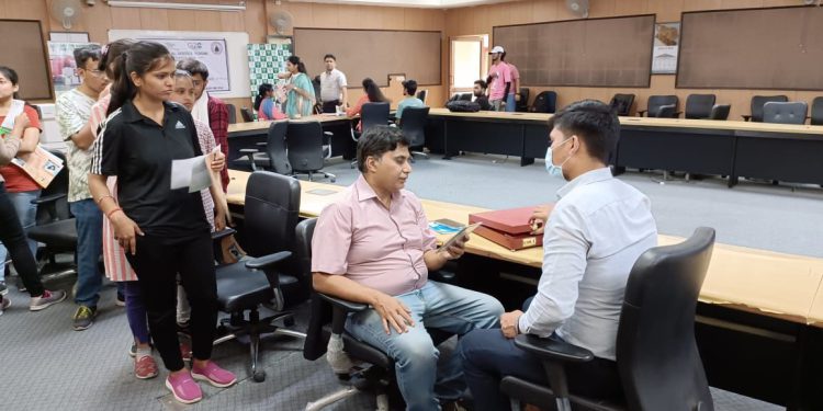 जीबीयू कैंपस में एनएसएस की टीम ने लगाया फ्री आई चेक अप कैंप