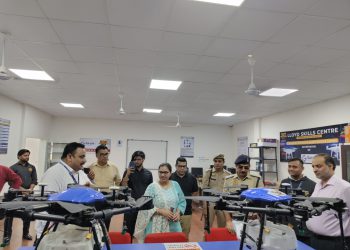 खेती और हिंसा वाली जगहों पर ड्रोन करेगा निगरानी, लॉयड इंस्टीट्यूट में ड्रोन शो का हुआ आयोजन