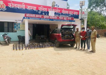 ब्रेजा कार से शराब की तस्करी करने वाले दो तस्करों को पुलिस ने किया गिरफ्तार, लाखो की अवैध शराब बरामद