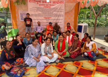 सुपरटेक बिल्डर के खिलाफ निवासियों का धरना प्रदर्शन, मांग पूरी न होने तक जारी रहेगा धरना