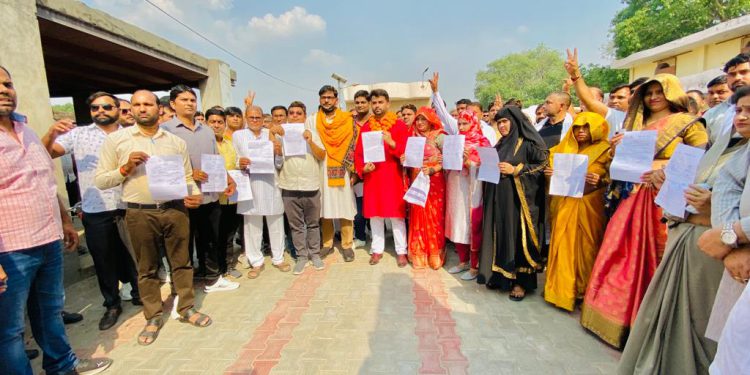 रबूपुरा नगर पंचायत पर अध्यक्ष सहित 12 सभासद निर्विरोध निर्वाचित, नगर निकाय चुनाव में बीजेपी की जीत से हुई सुरुवात