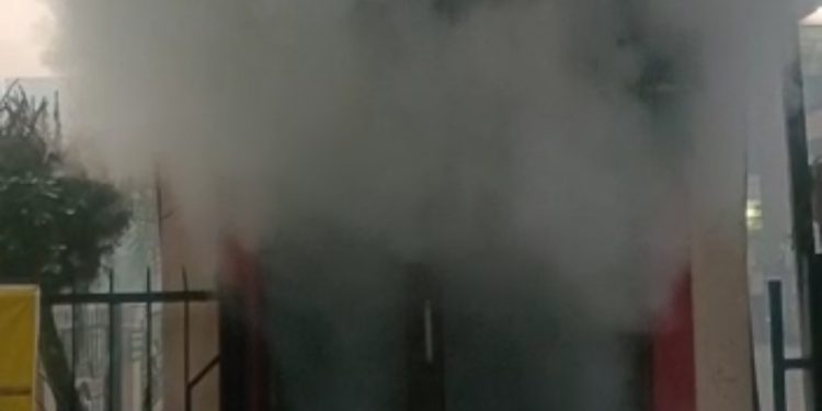 ग्रेनो में एटीएम में लगी अचानक से आग, फायर ब्रिगेड ने मौके पर पहुंचकर आग पर पाया काबू