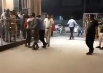 सोसायटी में एंट्री को लेकर सिक्योरिटी गार्ड और डिलीवरी बॉय के बीच जमकर हुई मारपीट