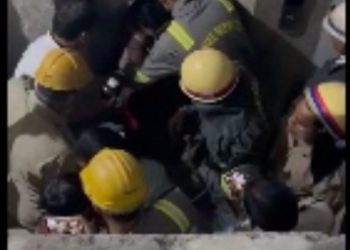 बहुमंज़िला इमारतों की लिफ्ट से डरने लगे लोग, लिफ्ट में घंटो फसा रहा परिवार