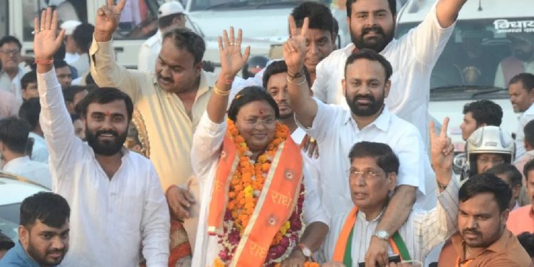 आगरा की मेयर बनीं हेमलता दिवाकर: बसपा प्रत्याशी डॉ. लता वाल्मीकि को 1.08 लाख वोटों से हराया