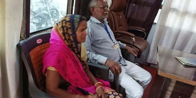 Lucknow में बुजुर्ग दंपत्ति ने किया आत्मदाह का प्रयास, लोकभवन के सामने उत्पीड़न से परेशान होकर उठाया ये दुस्साहसिक कदम