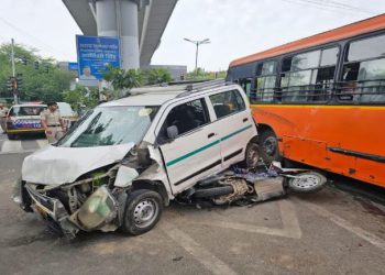 न्यू फ्रेंड्स कॉलोनी में  DTC बस ने 5 गाड़ियों को मारी टक्कर, 1 की मौत, 5 घायल