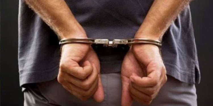 महिला IAS को परेशान करने के आरोप में IRS अधिकारी गिरफ्तार, दिल्ली पुलिस ने 3 धाराओं में दर्ज किया केस