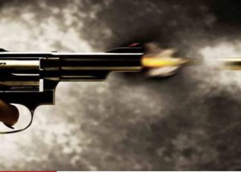 जेठ का खूनी खेल: बच्चों के विवाद में महिला को मारी गोली, एक के बाद एक चलाईं तीन गोलियां;  हालत गंभीर