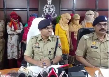 गाजियाबाद के बाद हापुड़ में सेक्‍स रैकेट का भंडाफोड़, नेपाल और बिहार की लड़कियां कर रही थीं देह व्‍यापार
