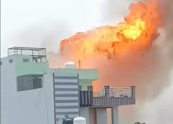 Ghaziabad News: गैस रिफलिंग के दौरान लगी आग, एक के बाद एक 25 सिलिंडर फटे