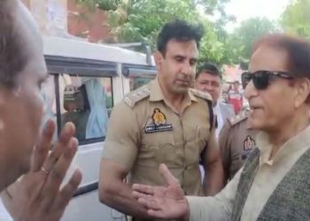पुलिस अफसर ने गाड़ी रोकी तो आजम खान ने दिखाए तेवर, याद दिलाया अखिलेश यादव का ‘एहसान’