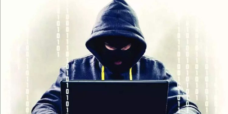 Ghaziabad: बच्चे को थमाया मोबाइल… ठग ने किया फोन तो मासूम ने बता दिया OTP, जालसाज ने लगाया लाखों का चूना