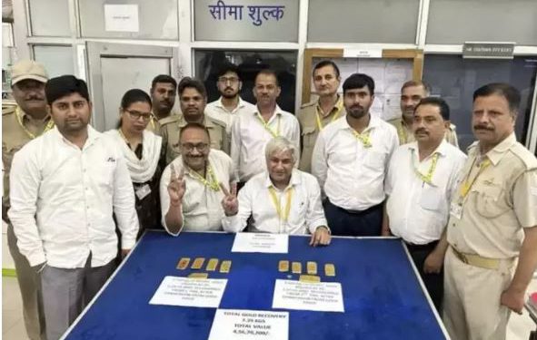 लखनऊ एयरपोर्ट पर पकड़ा गया 8 किलो सोना, तस्करों ने ये अनोखा तरीका था अपनाया
