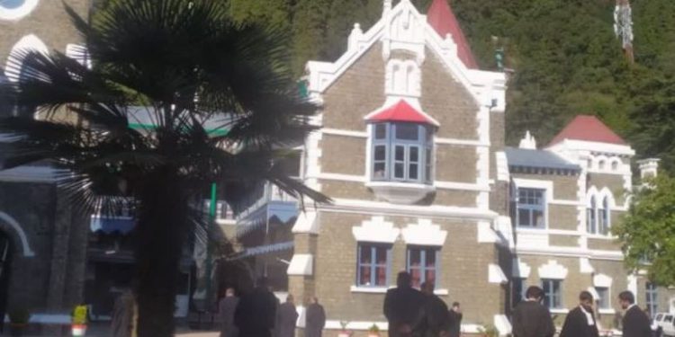 आप सरकारी जमीनों पर कब्जा कर अवैध धार्मिक स्थल बना देते हैं… मजार ध्वस्तीकरण के खिलाफ याचिकाकर्ता को खंडपीठ ने लगाई फटकार