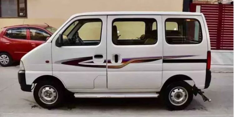 Kanpur: कार चलानी नहीं आती थी तो 10KM धक्का लगाकर चुरा ले गए वैन
