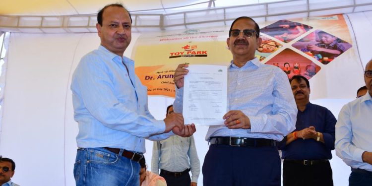 यमुना प्राधिकरण के सीईओ ने टॉय पार्क के आवंटियों के साथ की बैठक